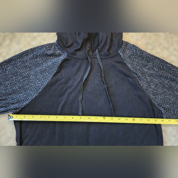 ​Vera Wang Simply Vera Black & Gray Herringbone Hoodie - Size M - Picture 7 of 7